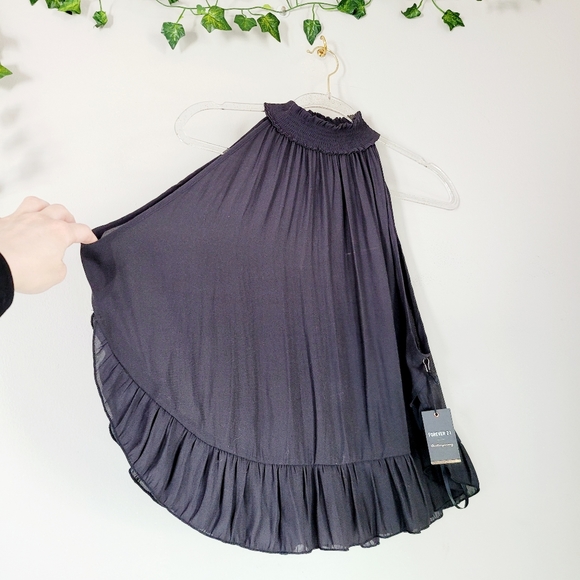 Forever 21 contemporary flowy top very open sides - Picture 2 of 8